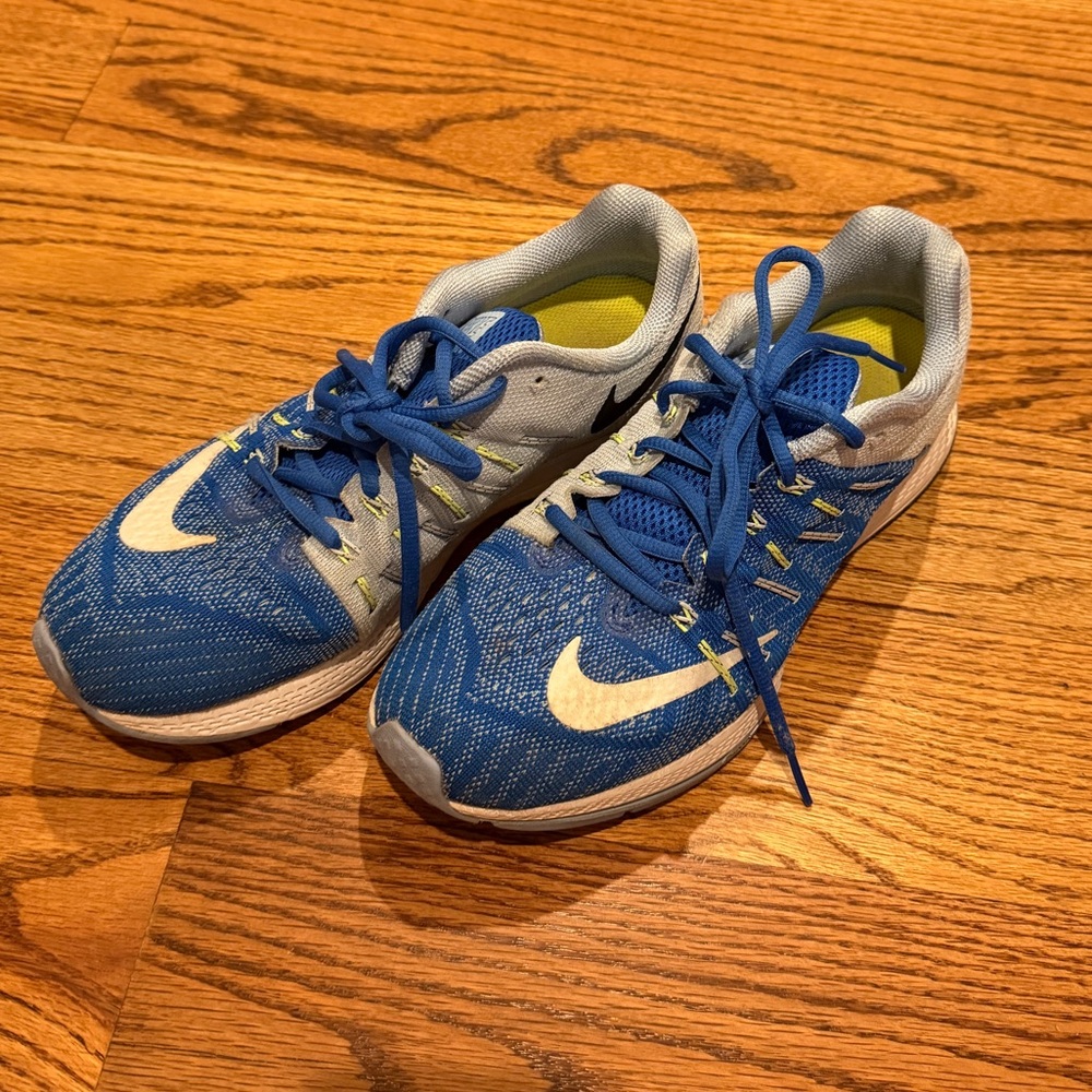 Nike womens tennis size 10